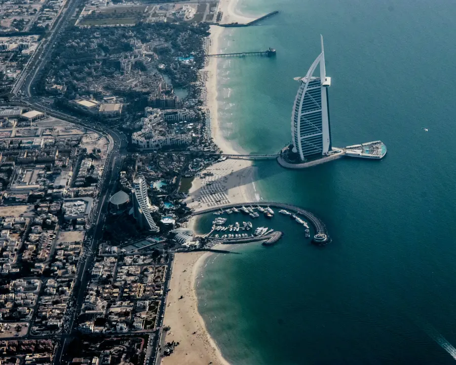 Luftaufnahme der Küste von Jumeirah mit dem Burj Al Arab