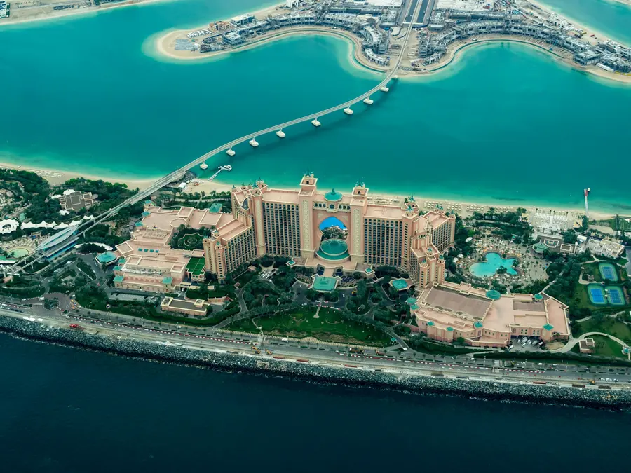 Atlantis и мост к «полумесяцу» с высоты