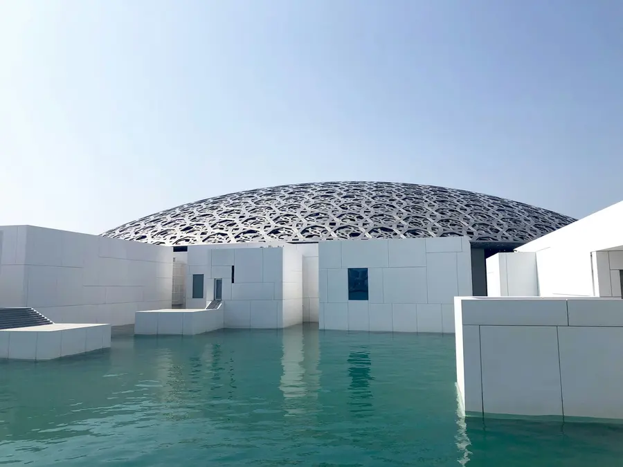 A cúpula do Louvre Abu Dhabi e a água