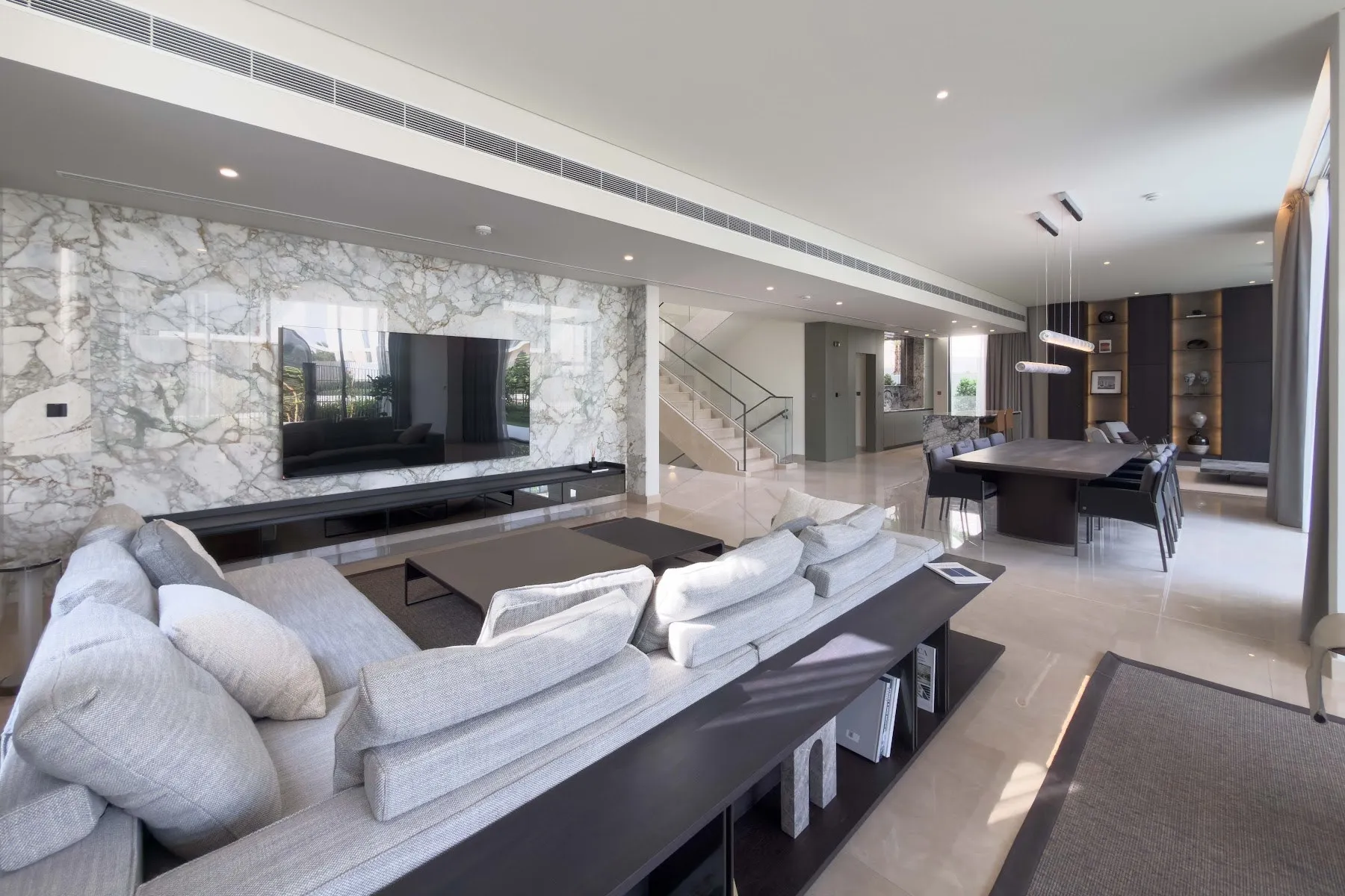 Five-Bedroom Villa on the Park and Lagoon, photo 1