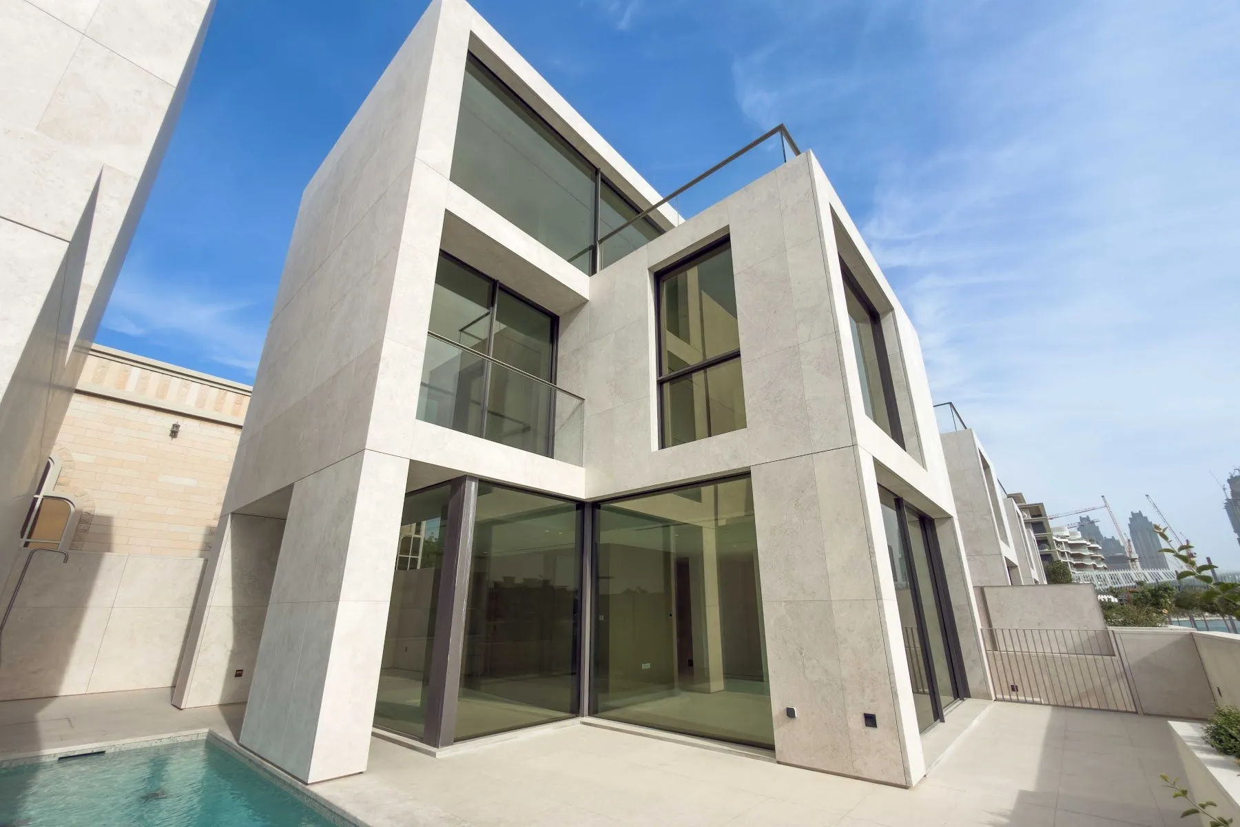 Canal-Front Villa with Private Pool, photo 1