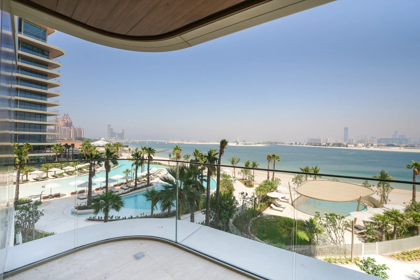 Residenz mit drei Schlafzimmern, Blick auf Palm Jumeirah, Marina und Pools, Foto 1